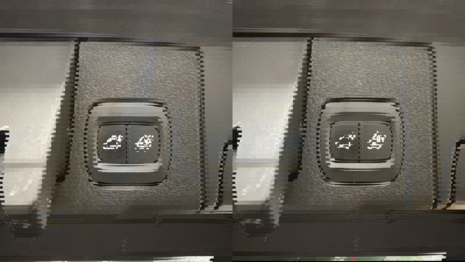 Certified 2023 Volvo XC60 B5 Plus w/ Climate Package image 31