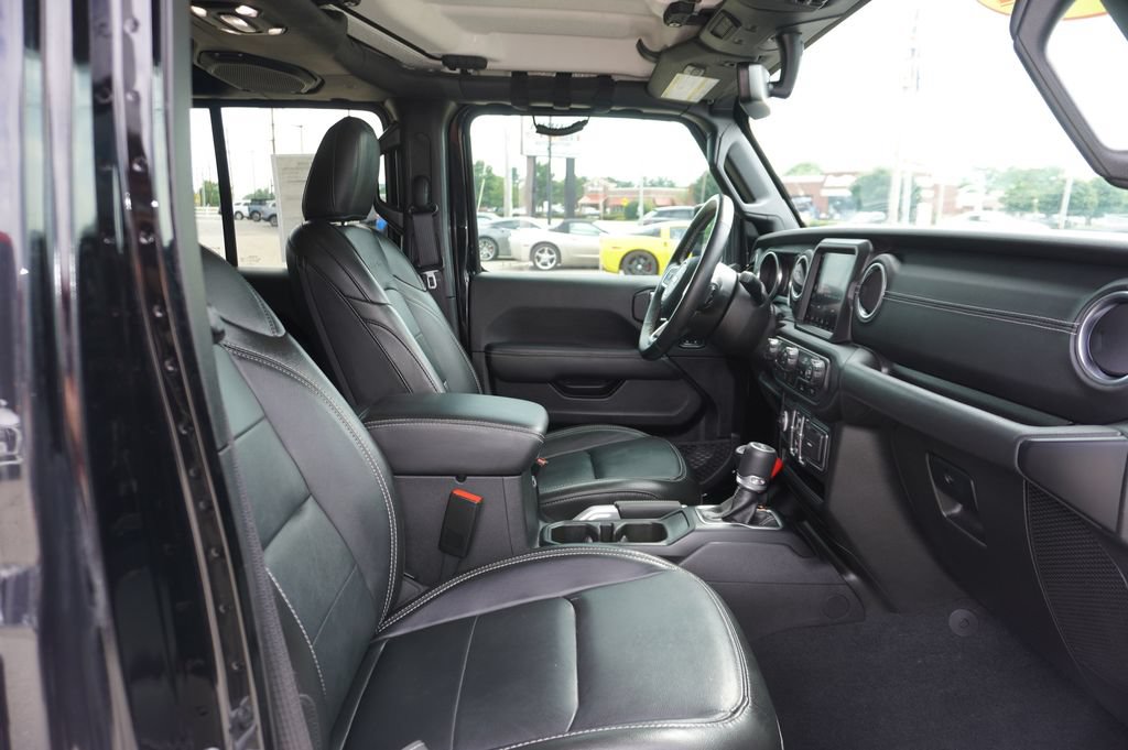 Used 2022 Jeep Wrangler Unlimited Sahara w/ Cold Weather Group AWD/4WD image 30