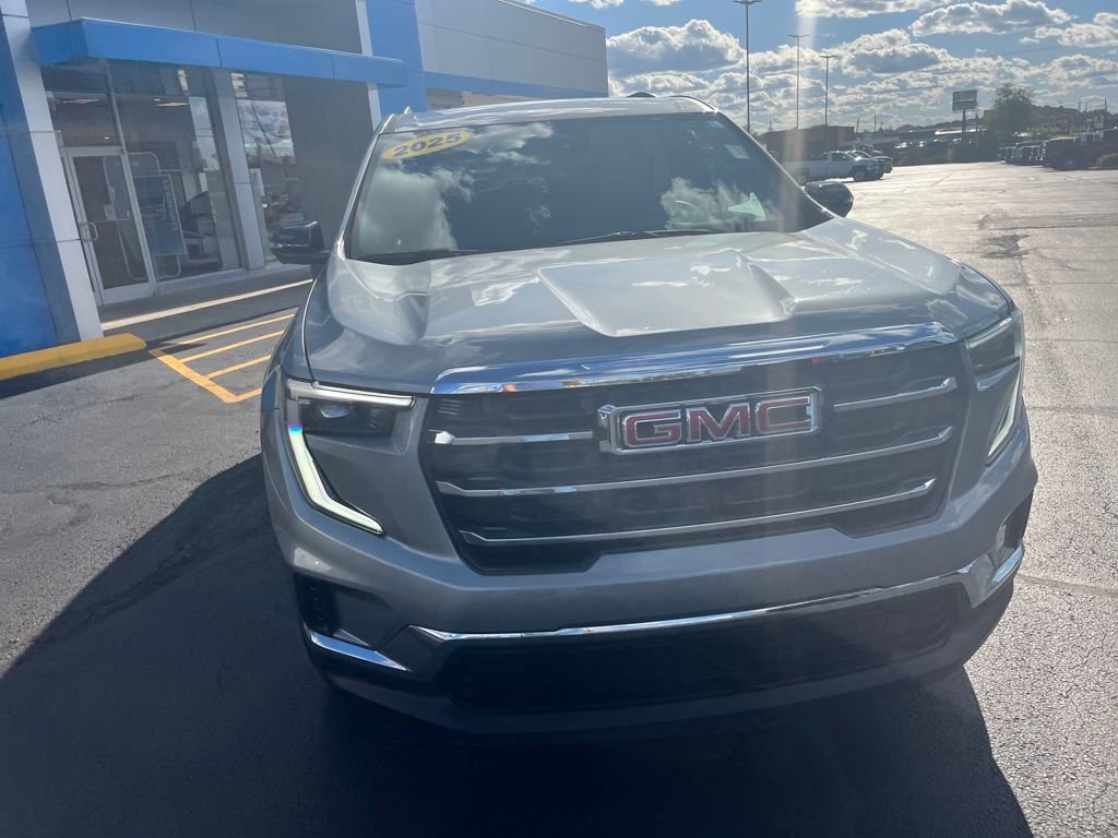 Used 2025 GMC Acadia Elevation image 8