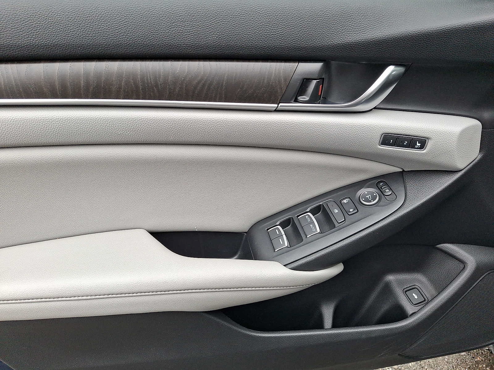 Used 2019 Honda Accord EX-L image 9