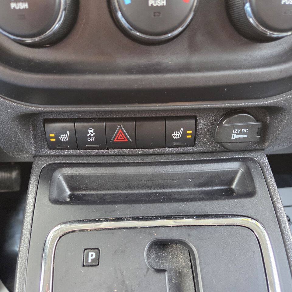 Used 2012 Jeep Patriot Latitude w/ Sun/Sound Group FWD image 21