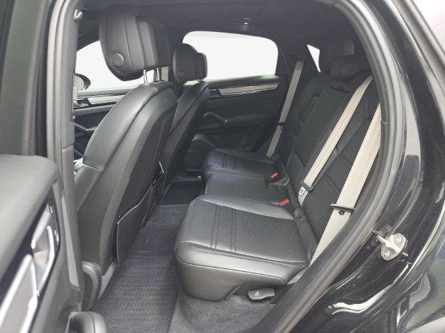 Used 2023 Porsche Cayenne Platinum Edition AWD/4WD image 14