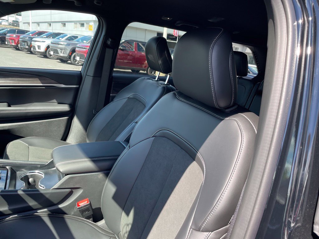 New 2027 Jeep Grand Cherokee Altitude AWD/4WD image 10