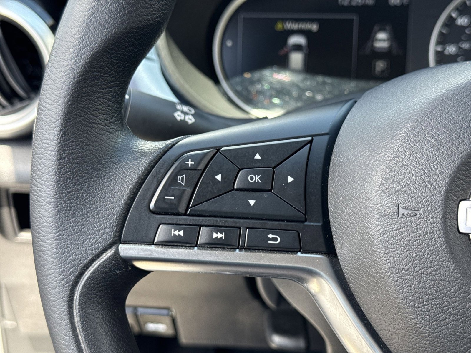 Used 2025 Nissan Versa SV FWD image 34