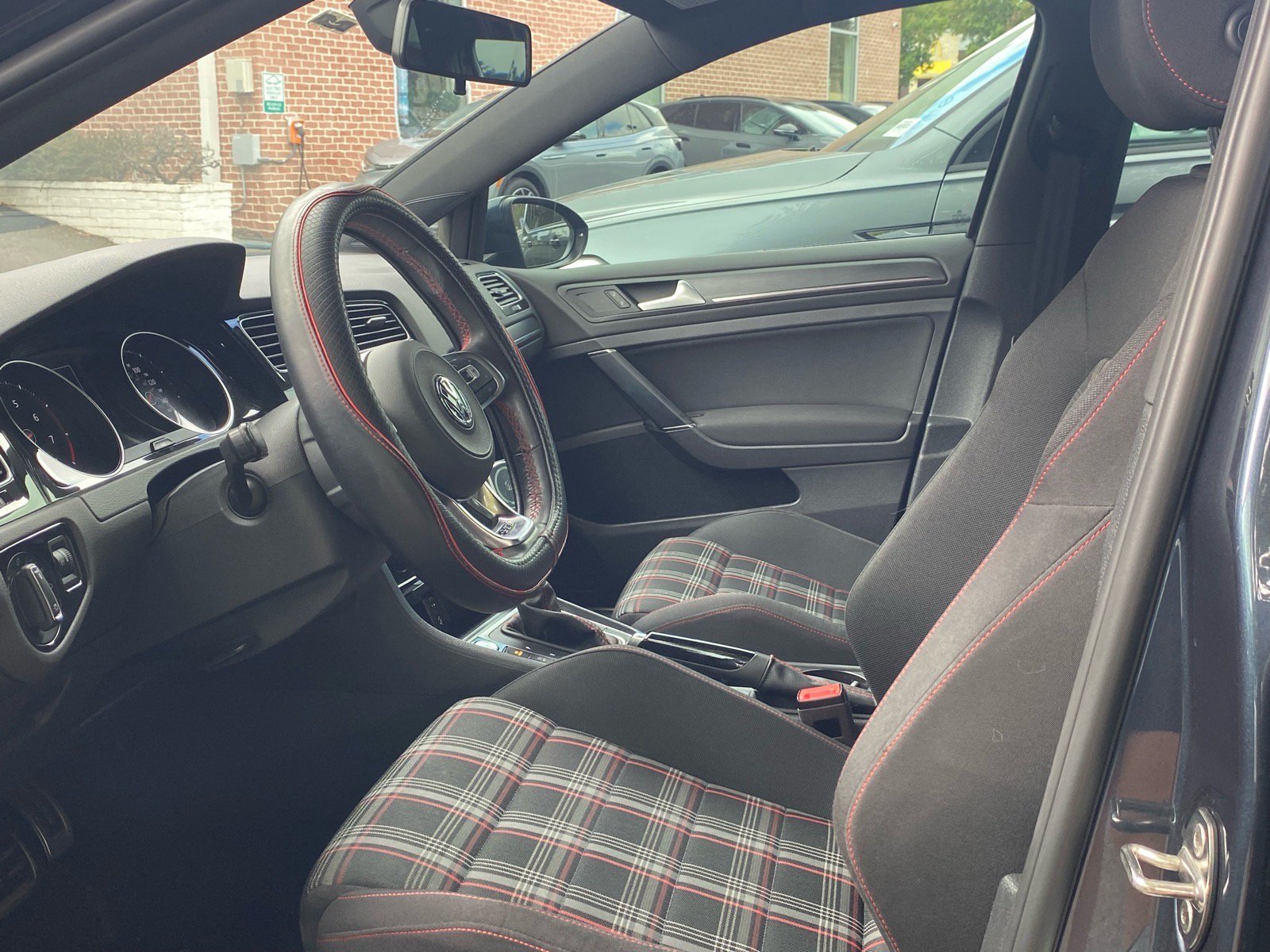 Used 2018 Volkswagen GTI SE FWD image 10