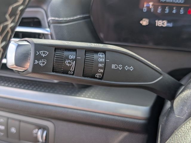 Used 2025 Chevrolet Traverse LT FWD image 37