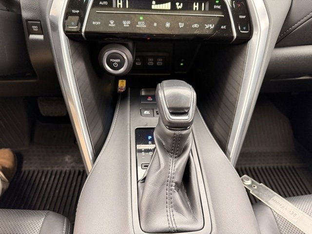 Used 2023 Toyota Venza Limited image 23