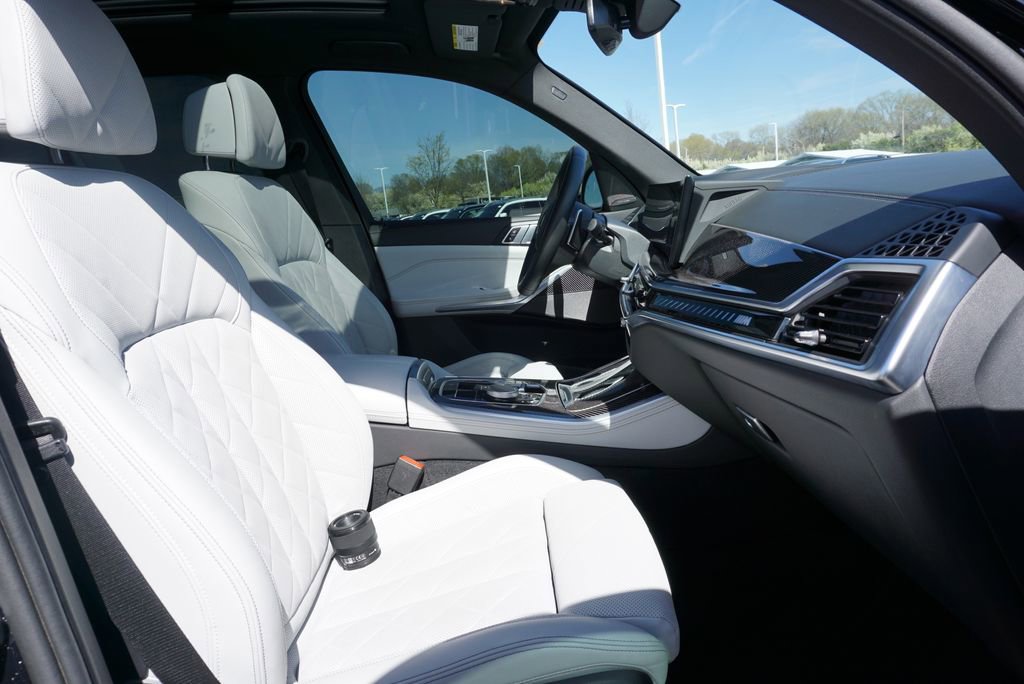 Used 2024 BMW X5 M60i w/ Climate Comfort Package image 27