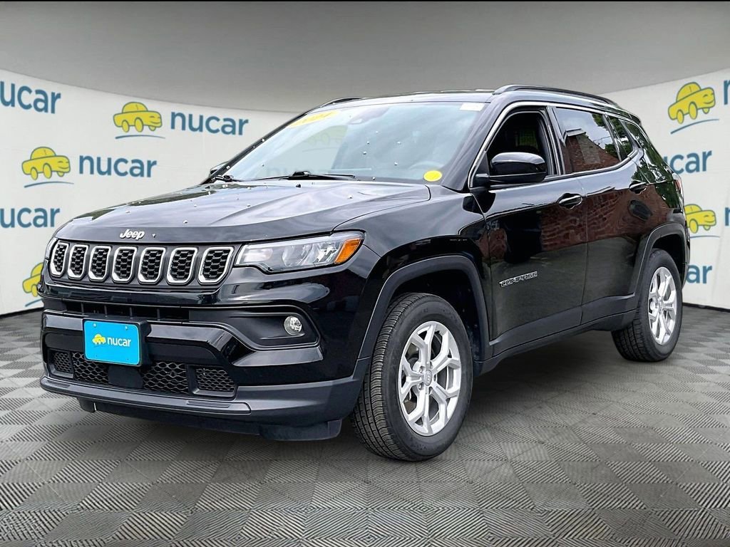 Used 2024 Jeep Compass Latitude AWD/4WD image 3