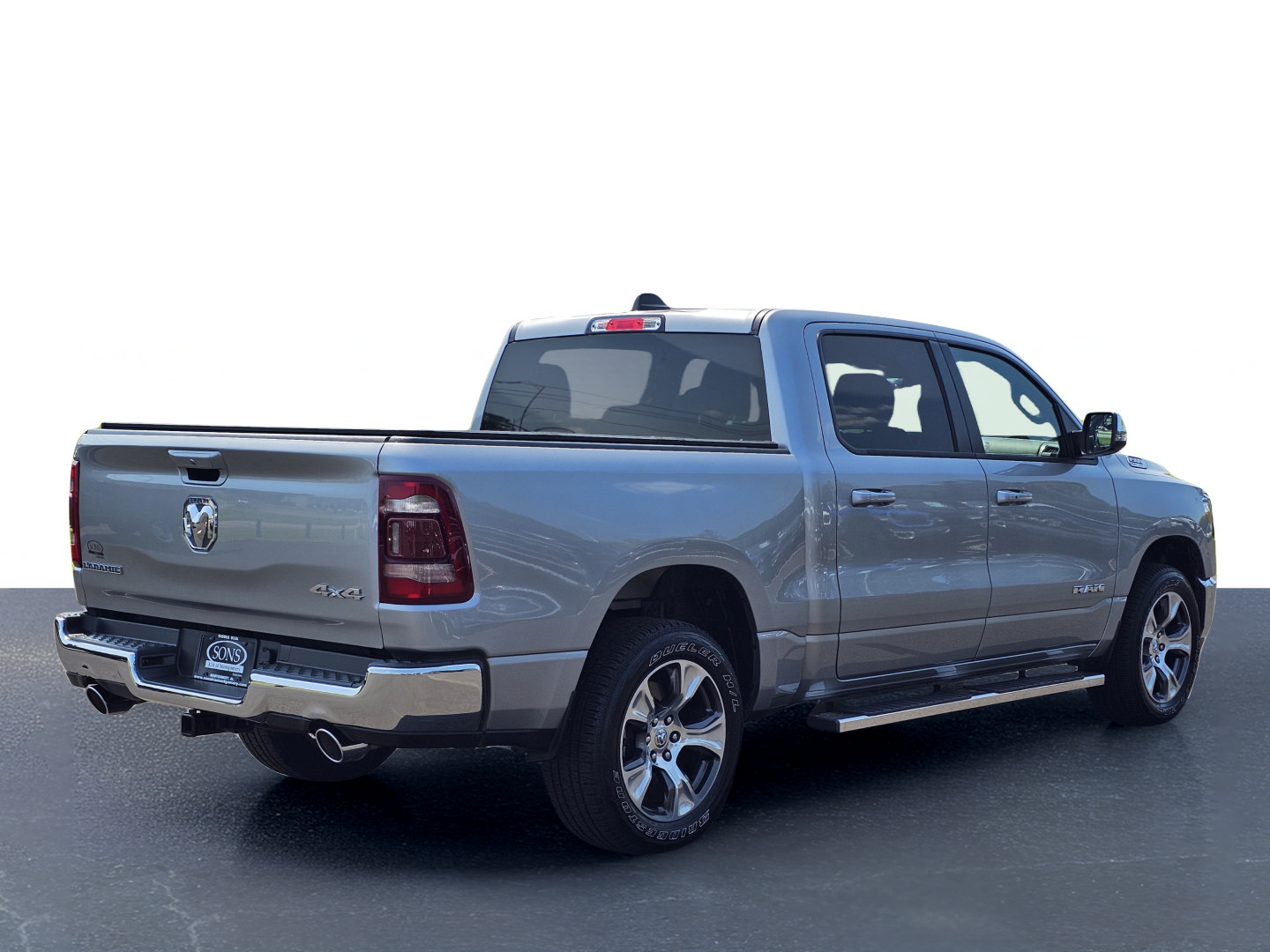 Used 2024 RAM 1500 Laramie AWD/4WD image 9