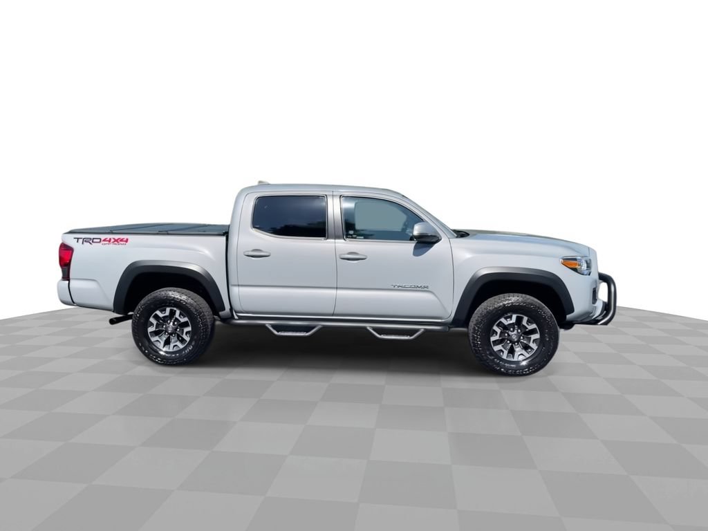 Used 2019 Toyota Tacoma TRD Off-Road AWD/4WD image 9