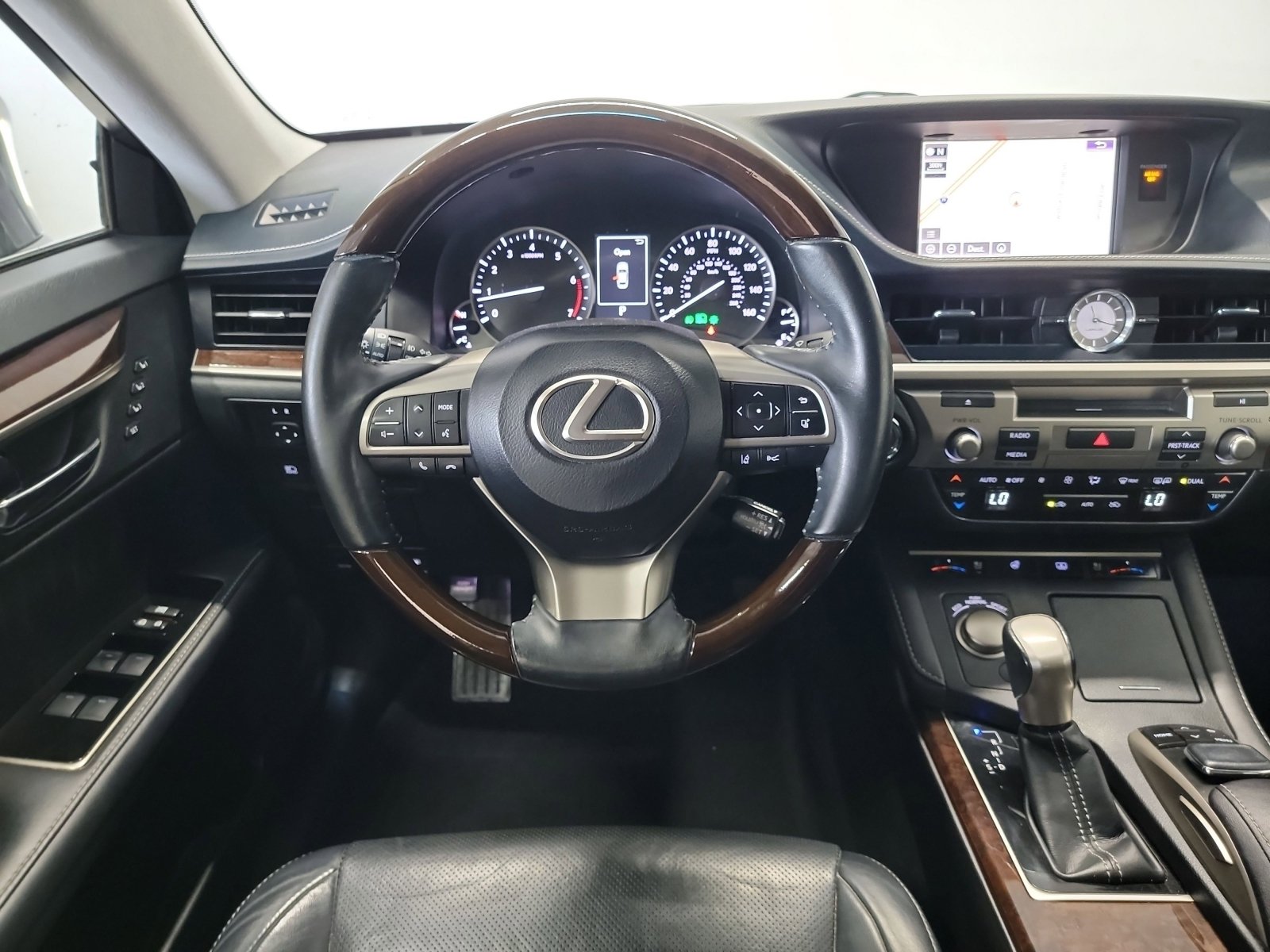 Used 2017 Lexus ES 350 w/ Luxury Package FWD image 16
