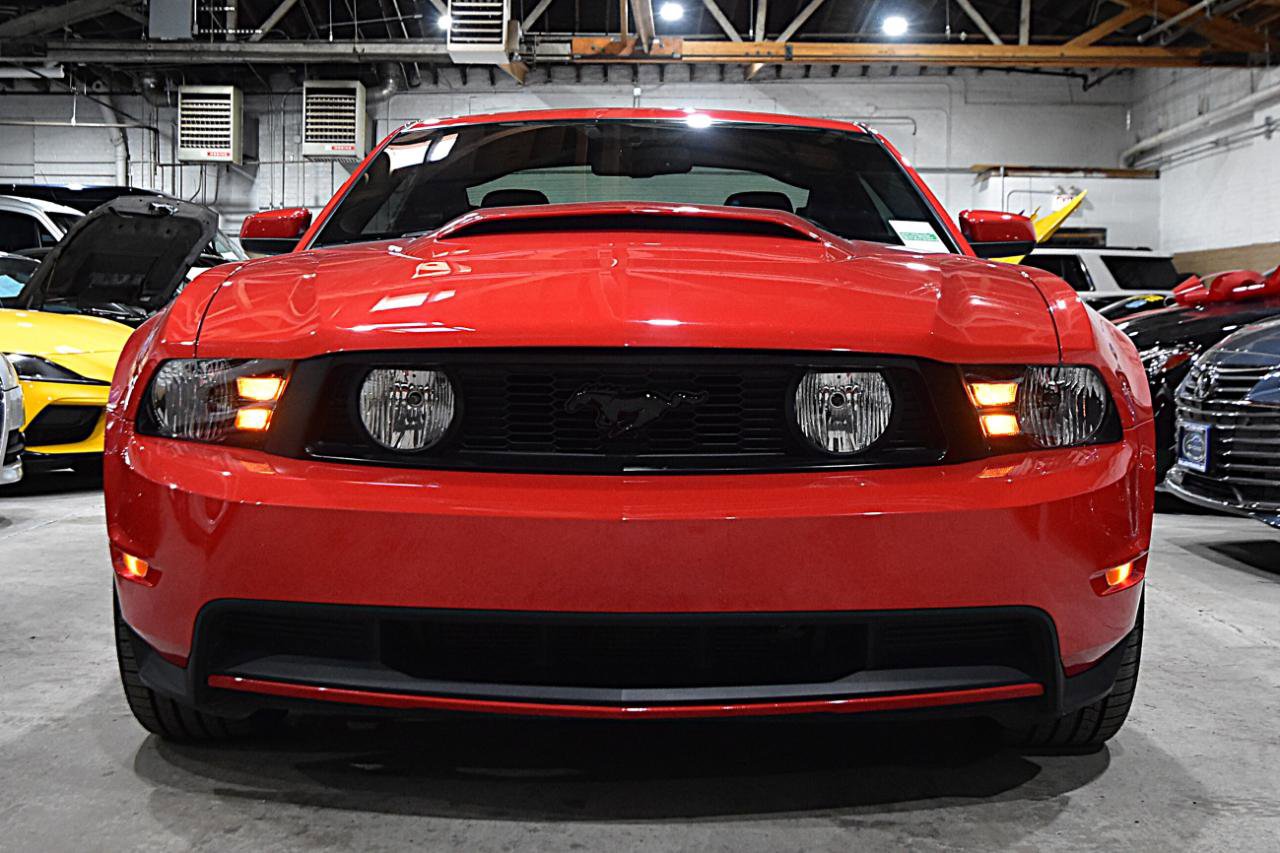 Used 2010 Ford Mustang GT Premium RWD image 2