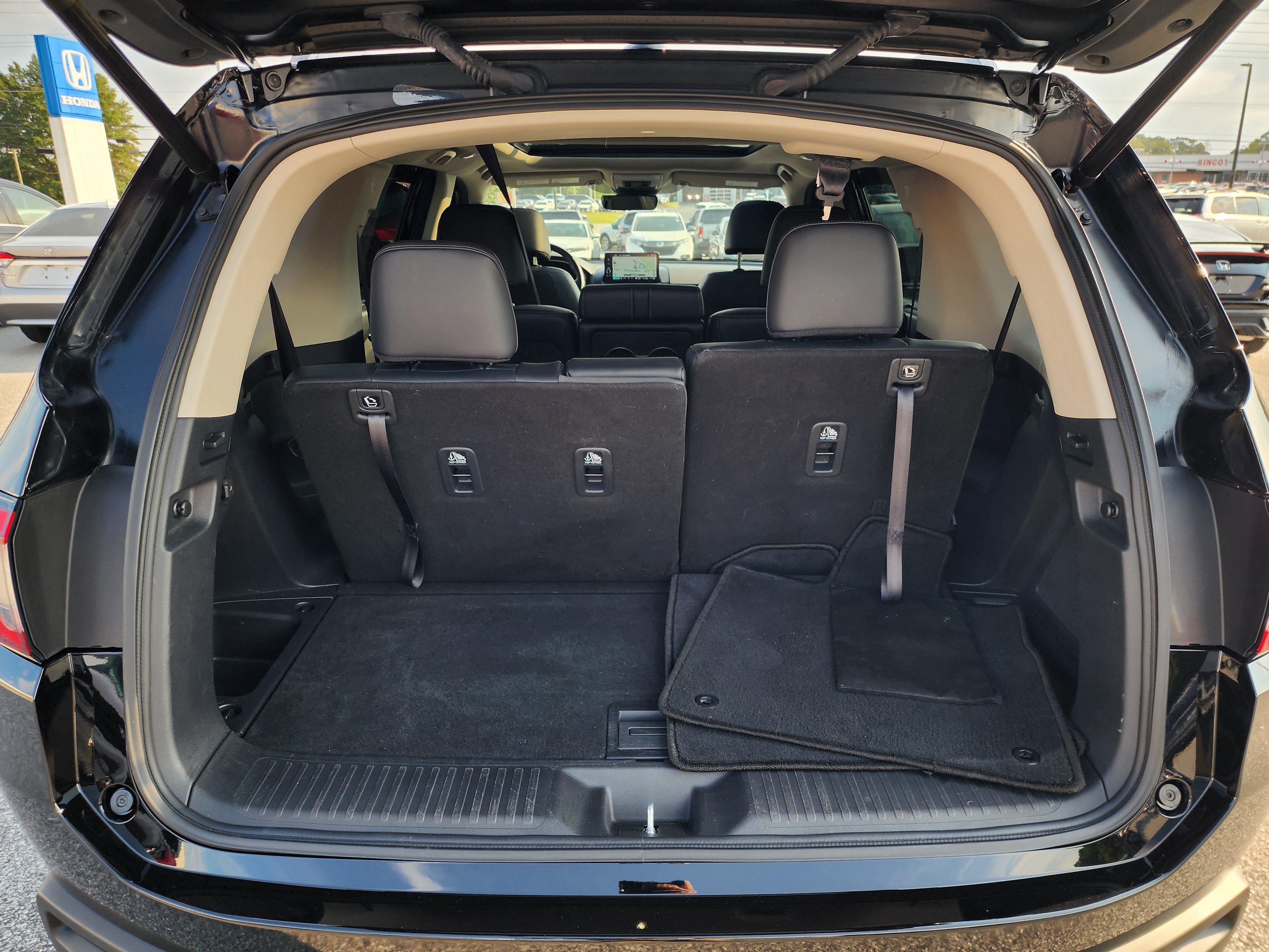 Used 2023 Honda Pilot Touring image 6