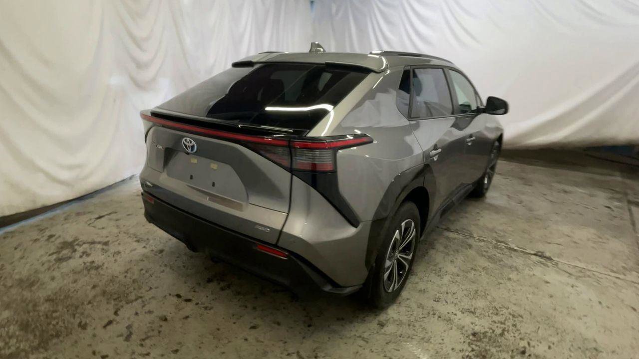 Used 2024 Toyota bZ4X XLE w/ Weather Package image 8