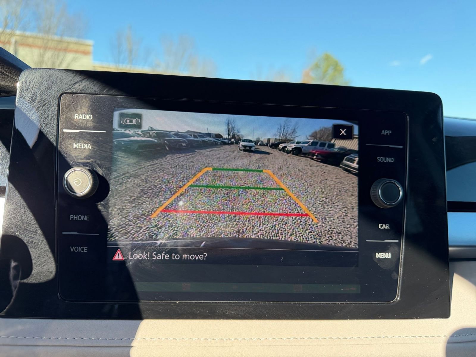 Used 2025 Volkswagen Taos SE image 17