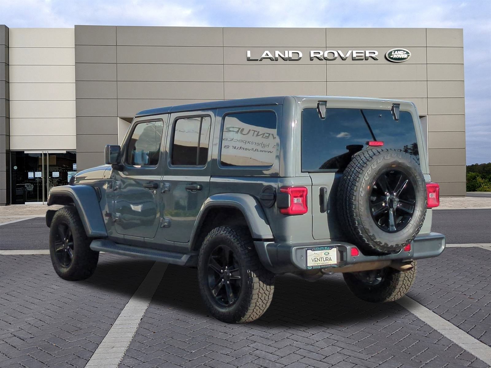 Used 2021 Jeep Wrangler Unlimited Sahara image 7