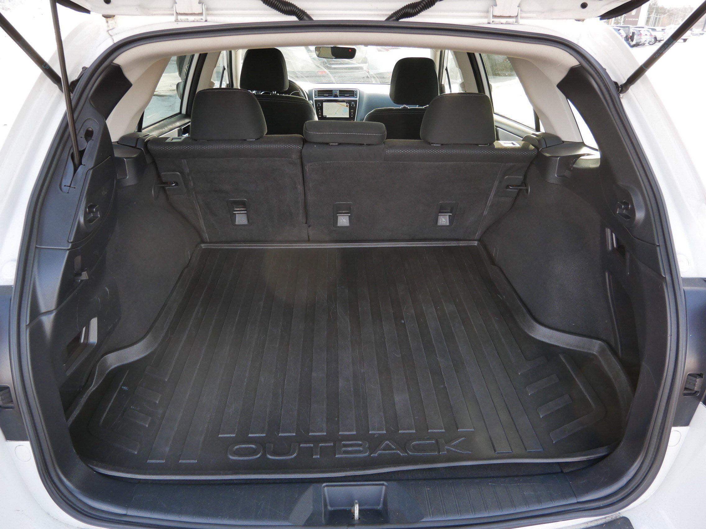 Used 2019 Subaru Outback 2.5i Premium image 18