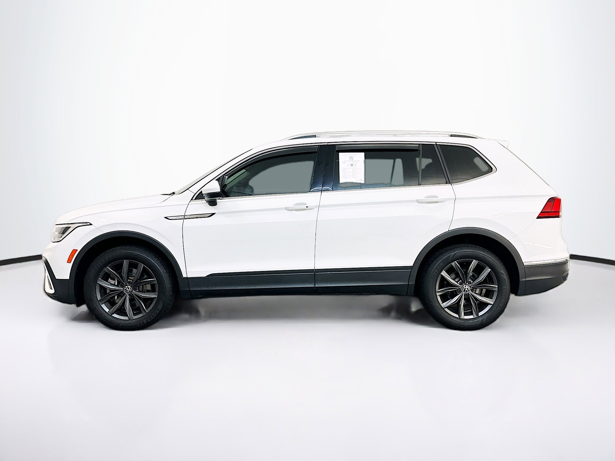 Used 2022 Volkswagen Tiguan SE image 4