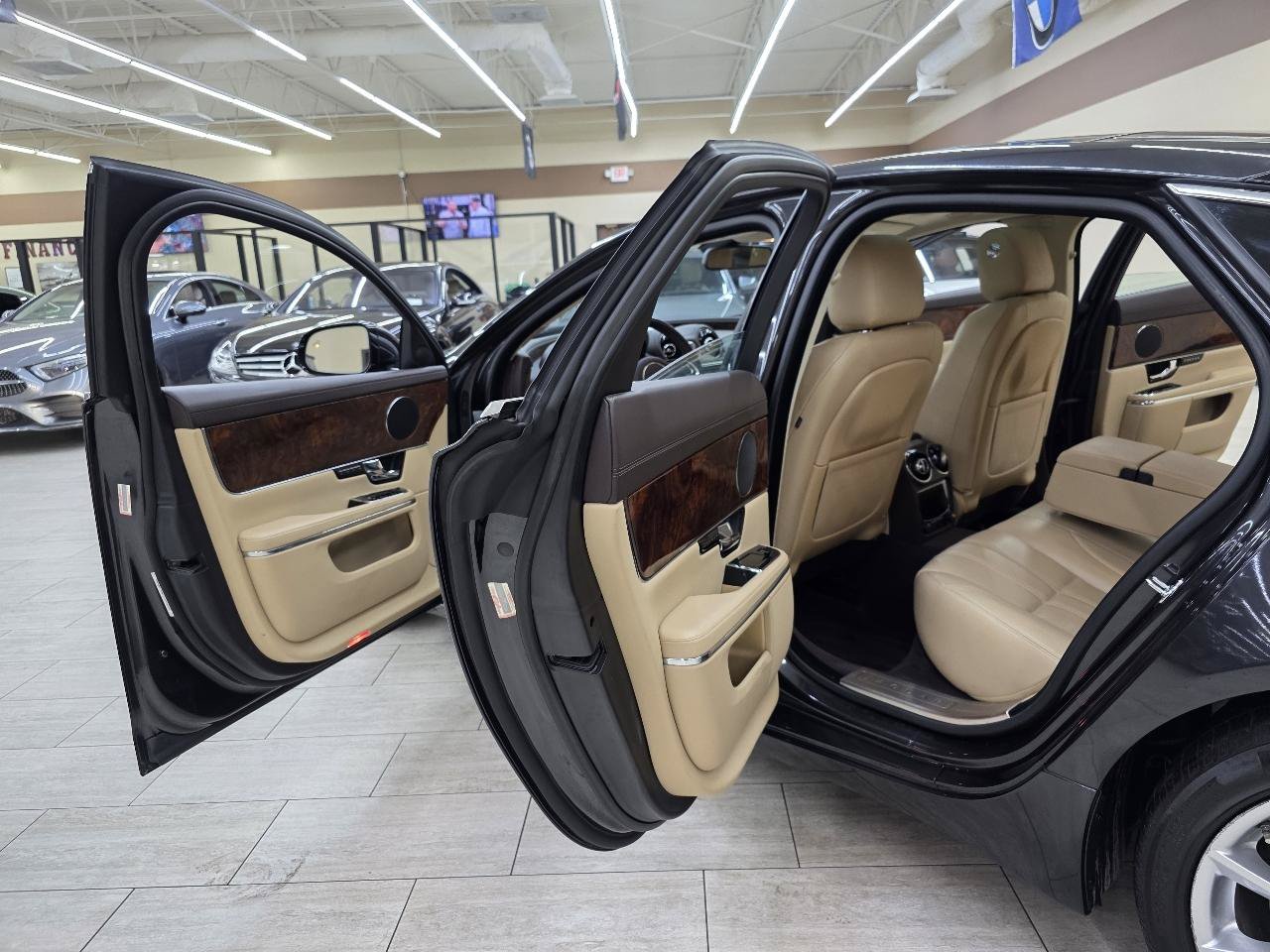 Used 2012 Jaguar XJ RWD image 16
