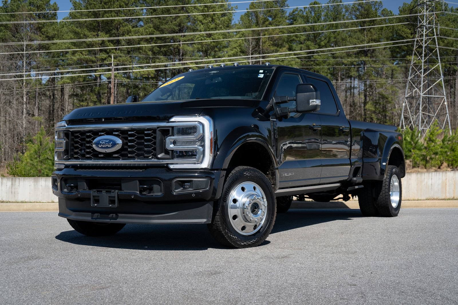 Used 2025 Ford F450 Platinum w/ FX4 Off-Road Package image 2
