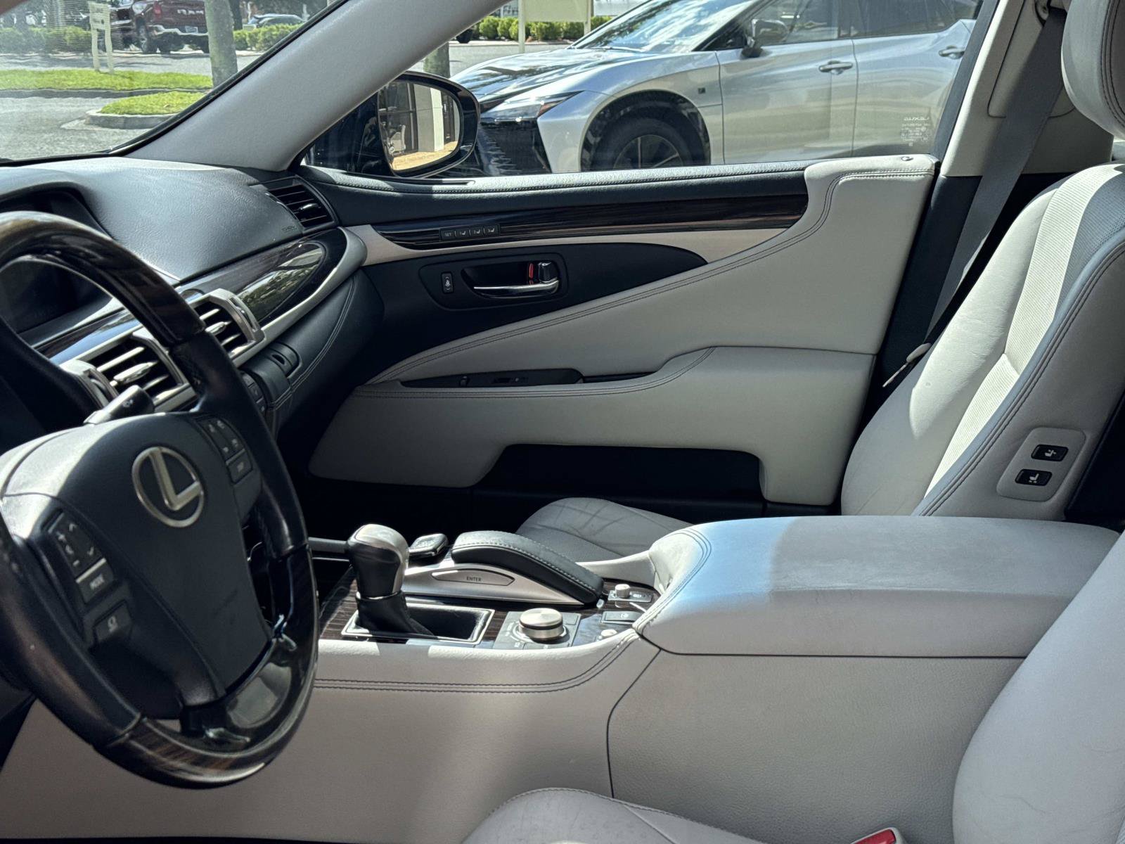 Used 2016 Lexus LS 460 AWD w/ Comfort Package image 15