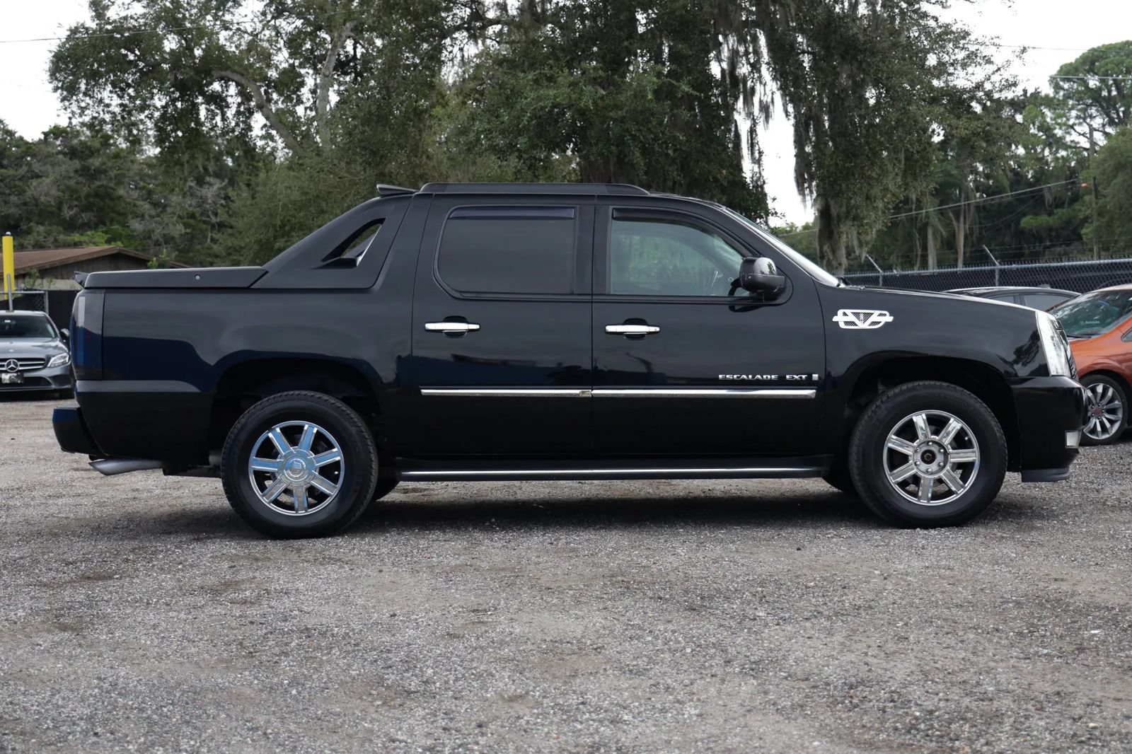 Used 2007 Cadillac Escalade EXT w/ Information Package AWD/4WD image 8