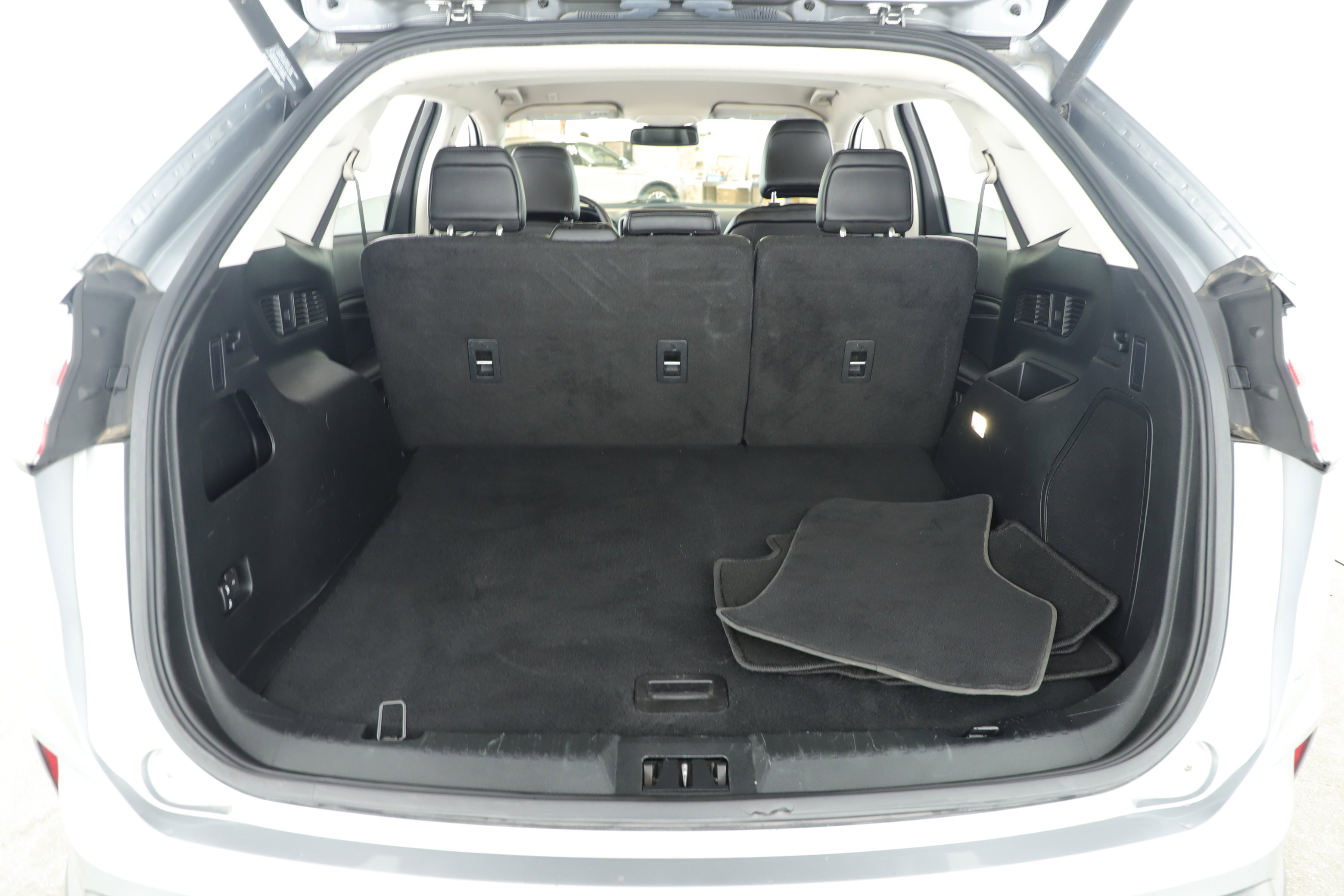 Certified 2022 Ford Edge Titanium w/ Equipment Group 301A image 5