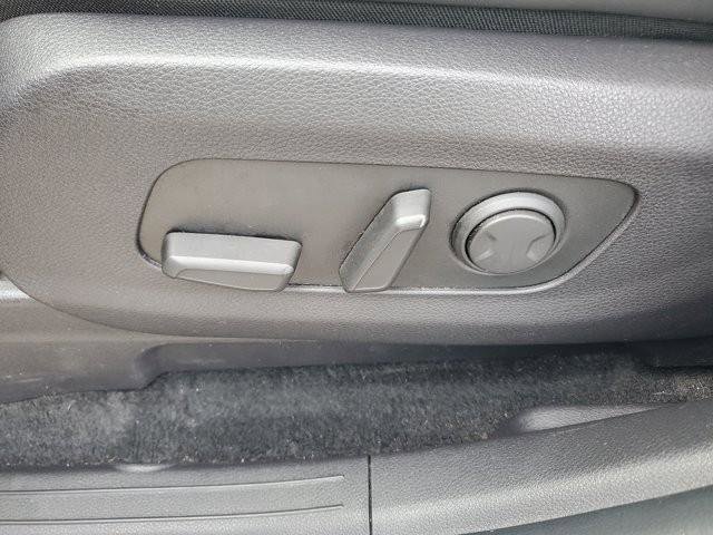 Used 2024 Kia Carnival LX image 23