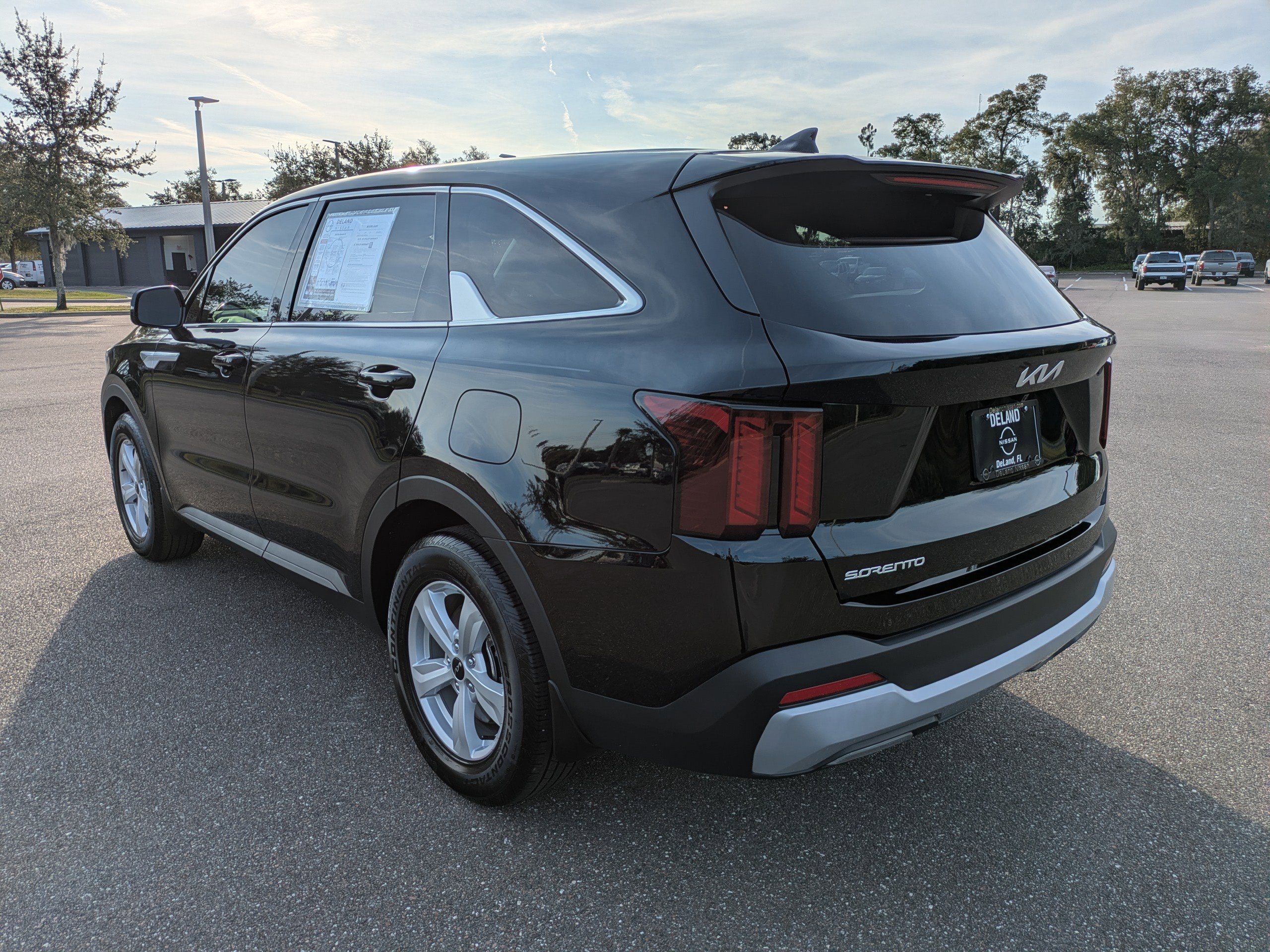 Used 2024 Kia Sorento LX image 6