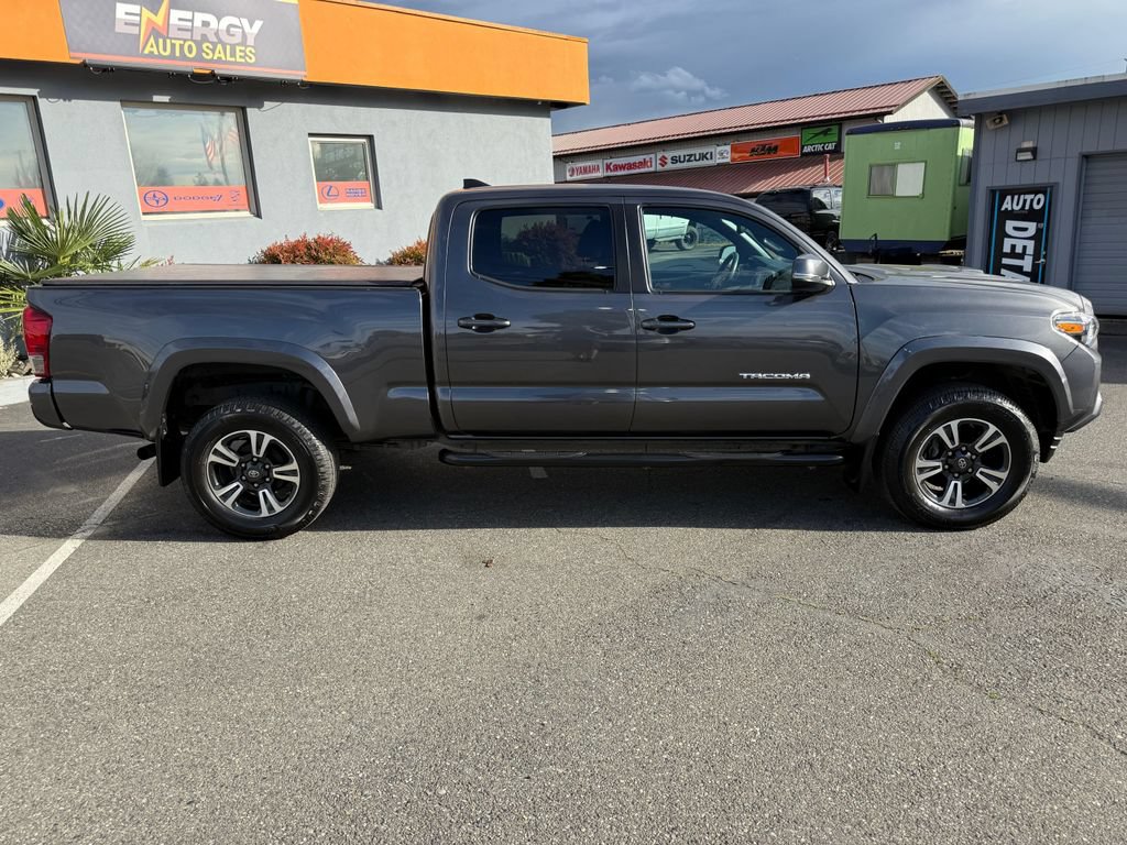 Used 2017 Toyota Tacoma TRD Sport w/ Tow Package AWD/4WD image 10