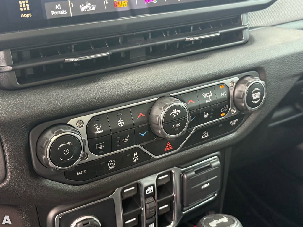 Used 2025 Jeep Wrangler Sport S image 21