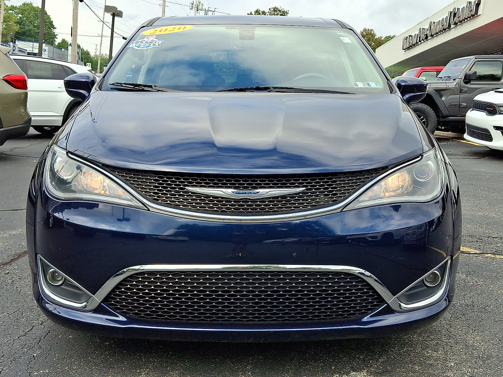 Certified 2020 Chrysler Pacifica Touring FWD image 2