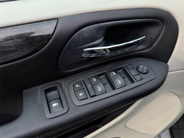Used 2013 Dodge Grand Caravan SXT w/ UConnect Hands-Free Group image 18