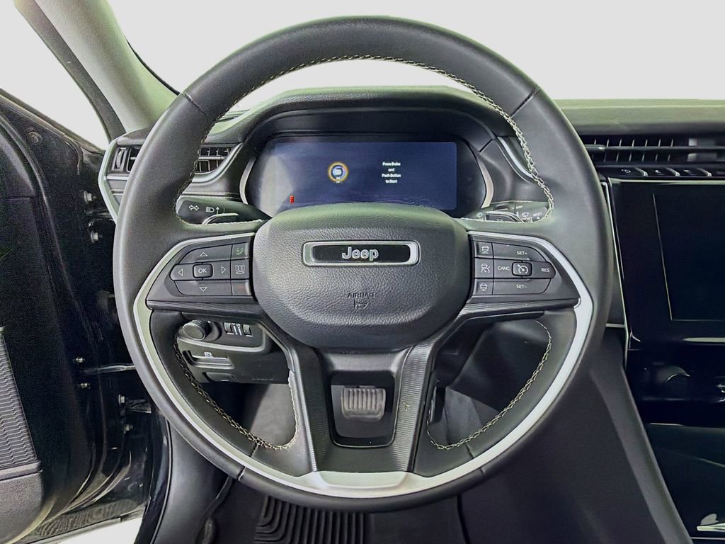 Used 2023 Jeep Grand Cherokee Laredo AWD/4WD image 13