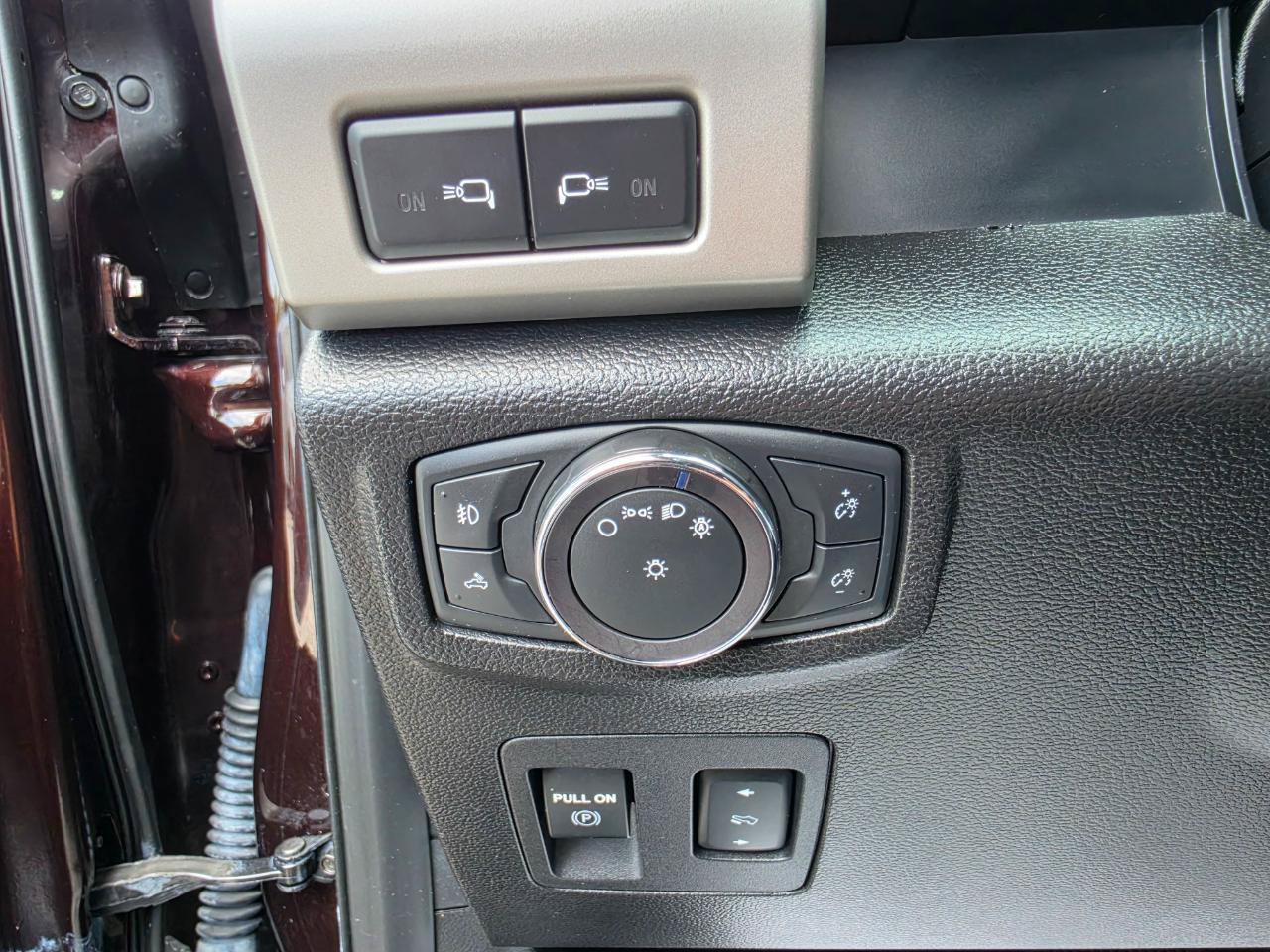 Used 2018 Ford F150 Lariat w/ Equipment Group 502A Luxury AWD/4WD image 16