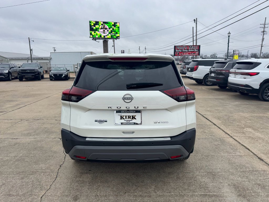 Used 2023 Nissan Rogue SV image 4