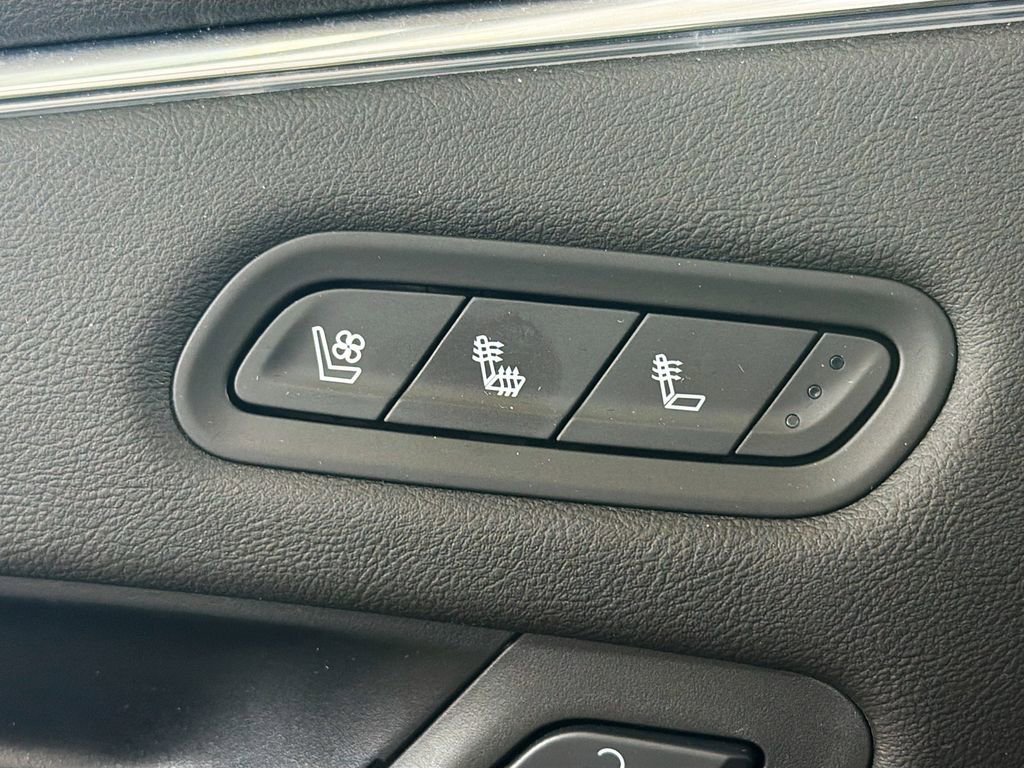 Used 2024 Cadillac Escalade Premium Luxury image 20