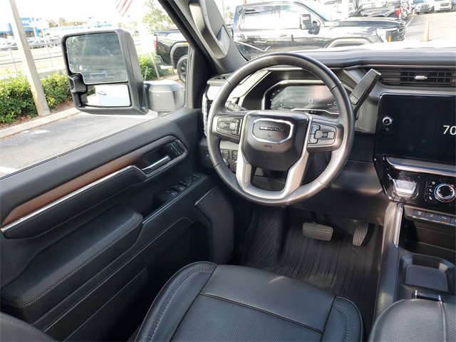 Used 2024 GMC Sierra 3500 Denali image 15
