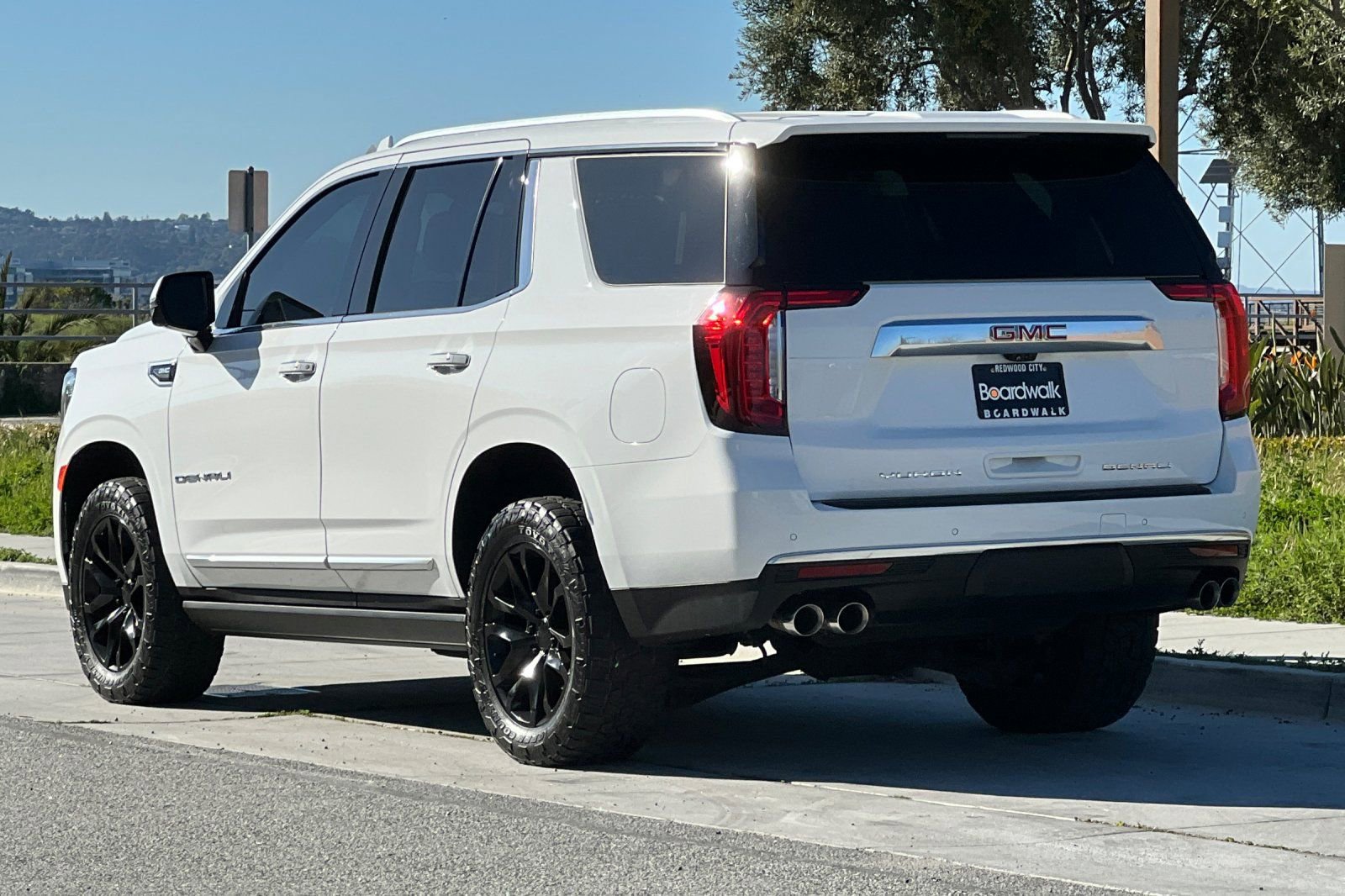 Used 2021 GMC Yukon Denali w/ Denali Premium Package image 6