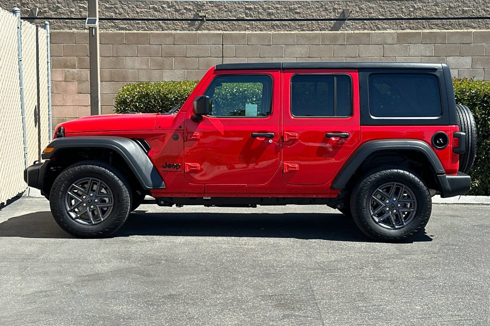Used 2025 Jeep Wrangler Unlimited Sport AWD/4WD image 7