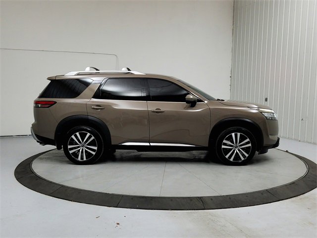 Used 2024 Nissan Pathfinder Platinum w/ Cargo Package image 8
