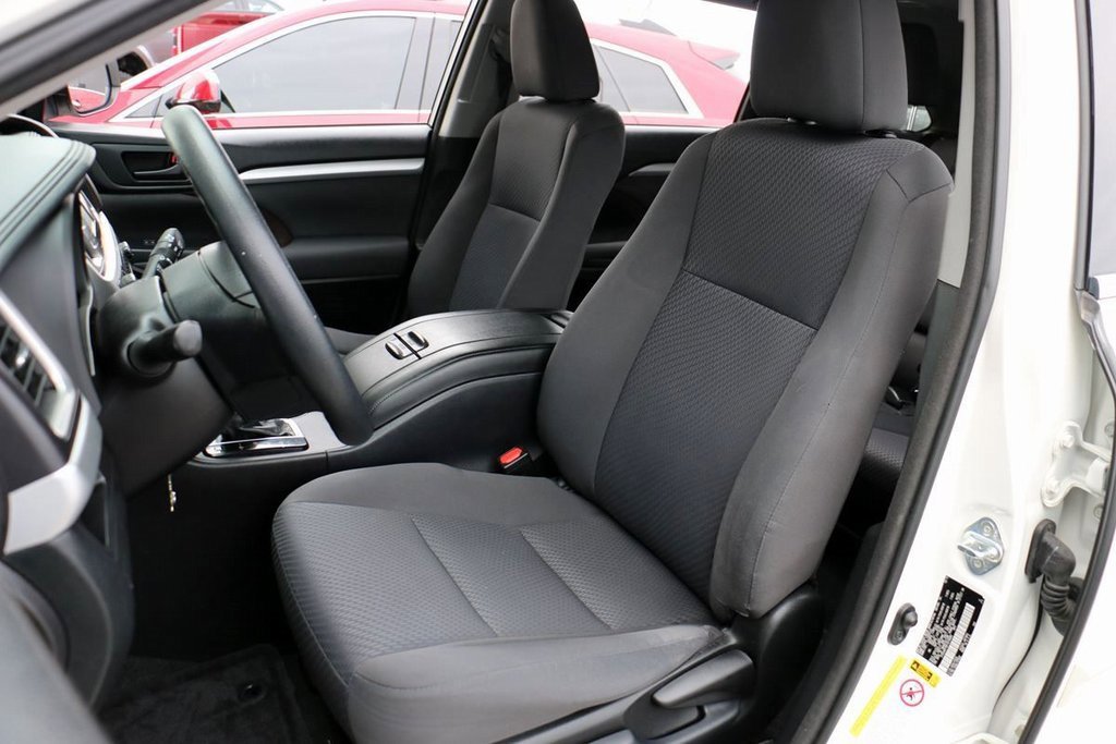 Used 2015 Toyota Highlander LE image 15