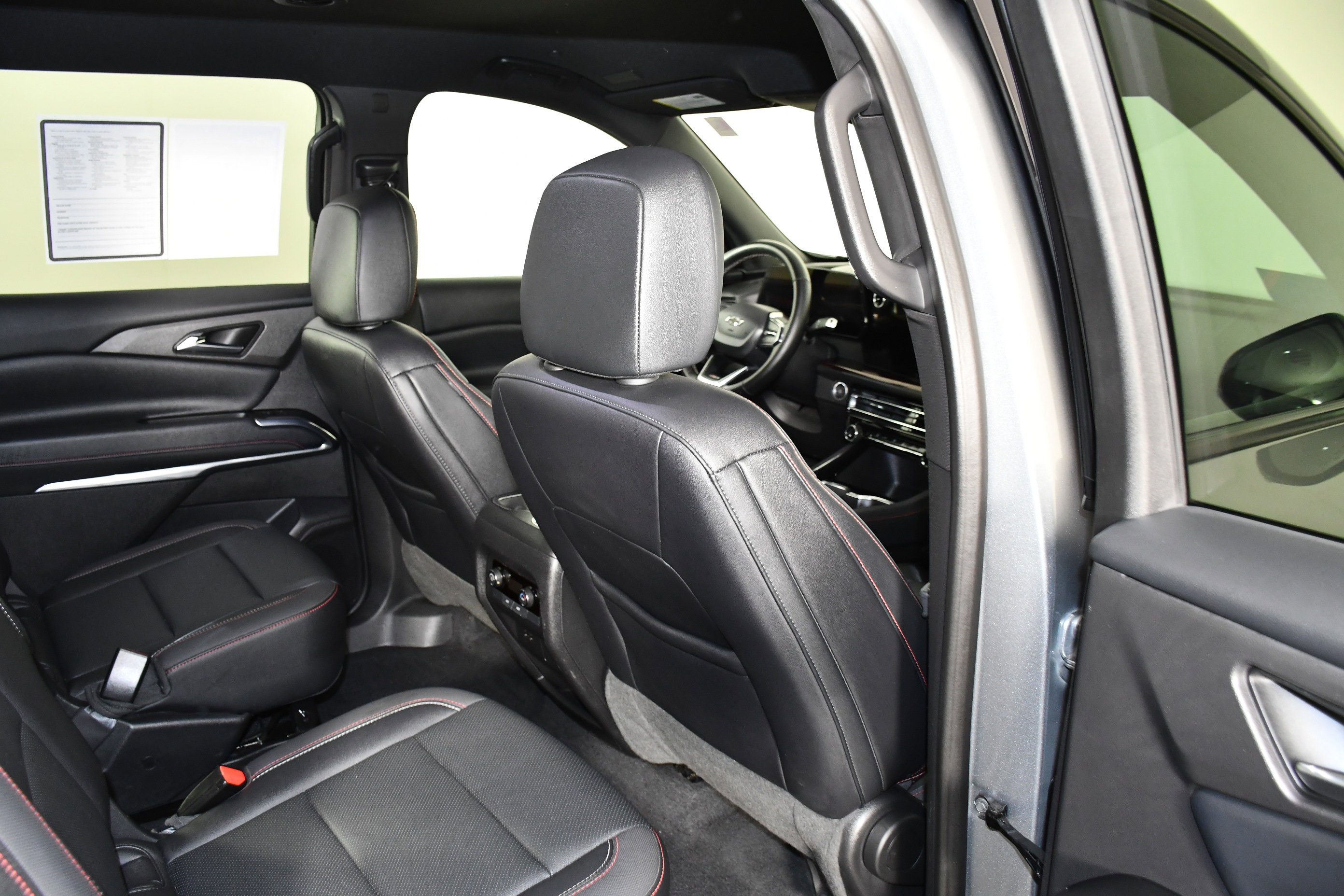 Used 2025 Chevrolet Traverse Z71 image 42