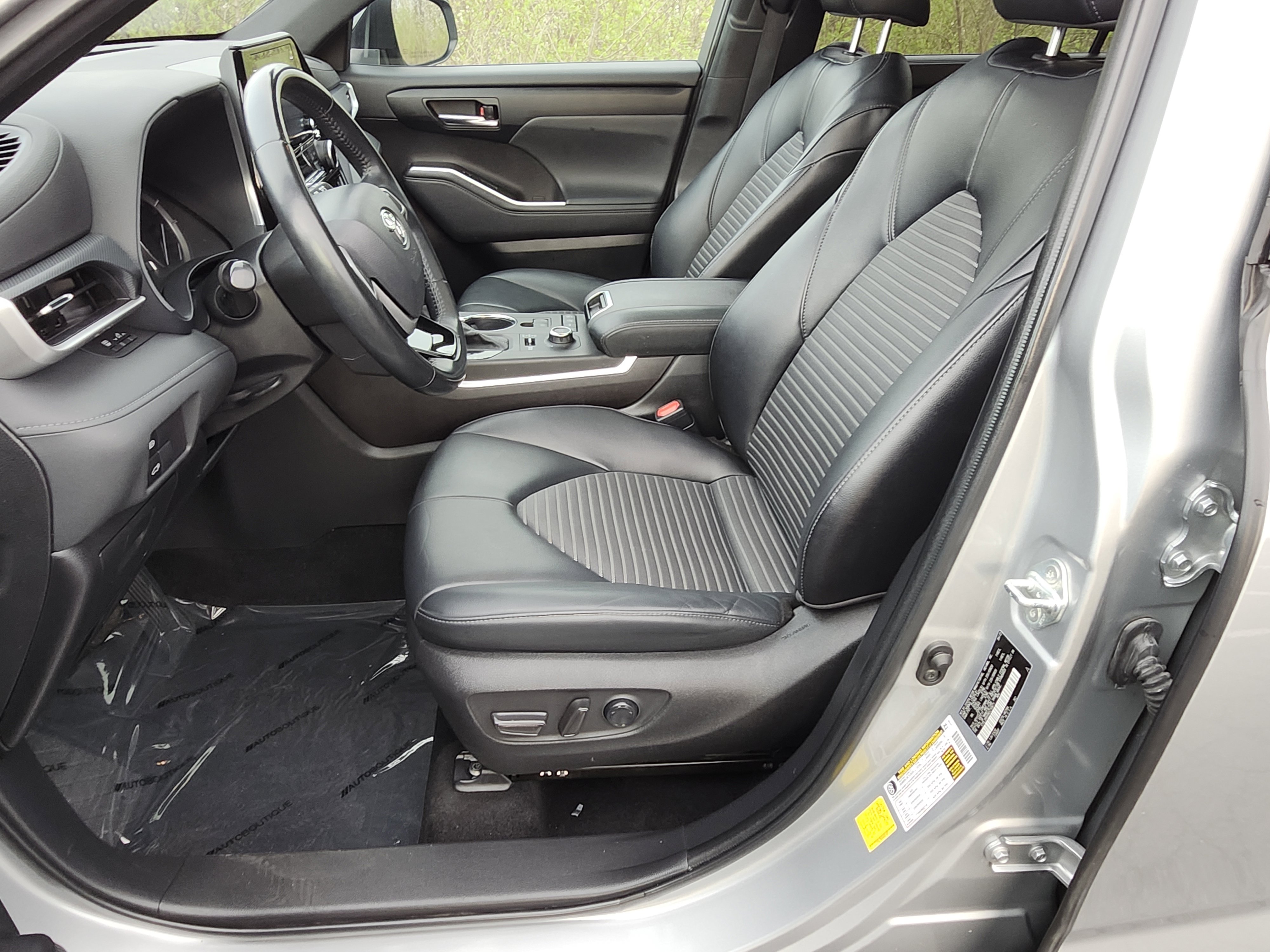 Used 2022 Toyota Highlander XSE image 29