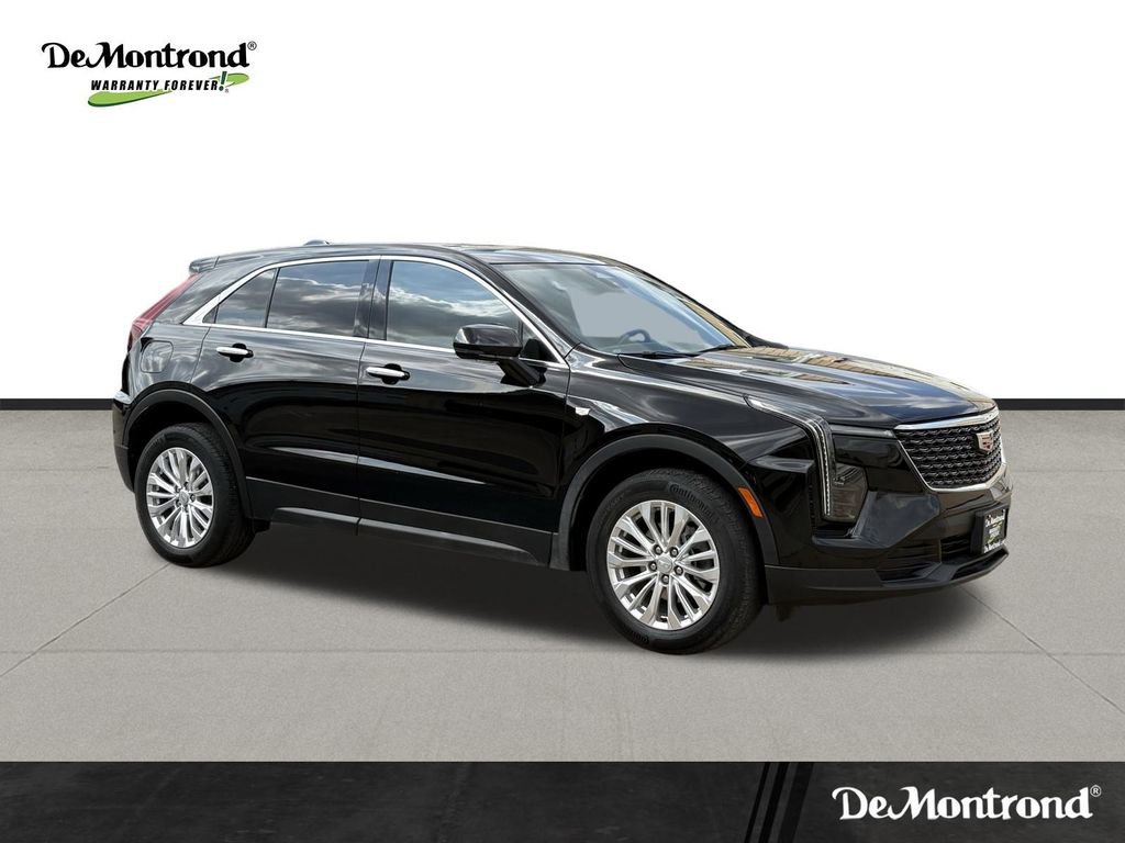 Used 2024 Cadillac XT4 Luxury w/ Cold Weather Package image 3