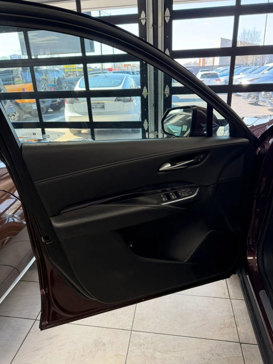 Used 2023 Cadillac XT4 Luxury w/ Cold Weather Package image 21