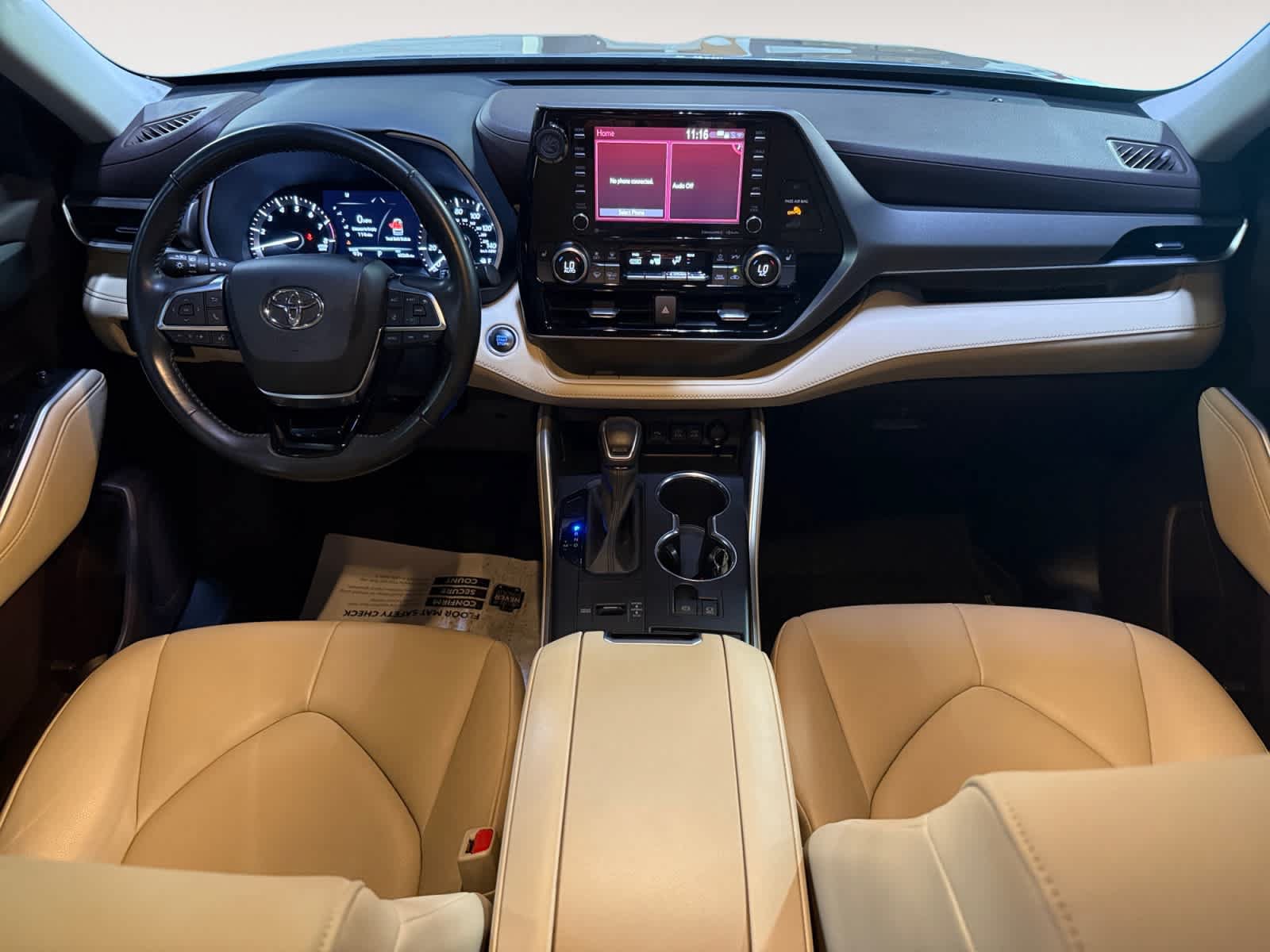 Used 2020 Toyota Highlander XLE FWD image 17