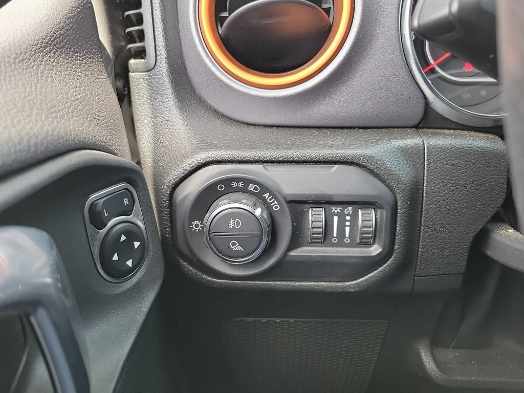 Used 2022 Jeep Gladiator Mojave w/ Cold Weather Group AWD/4WD image 13