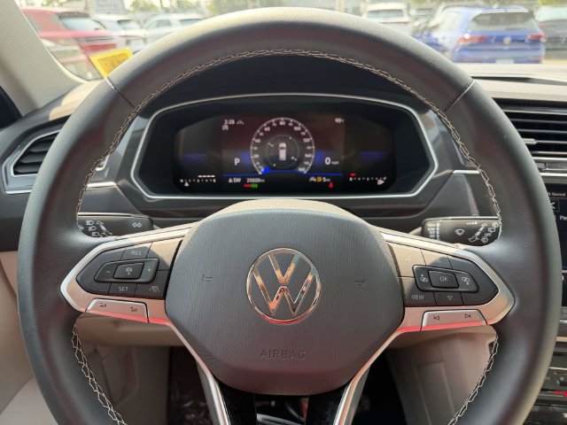 Used 2023 Volkswagen Tiguan SE w/ Panoramic Sunroof Package AWD/4WD image 24
